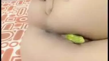 Nude Desi babe moans sticking veggie into her XXX ass and pussy