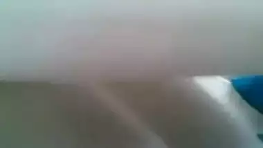 Indian pervert bangs his sexy GF’s cunt in bushes