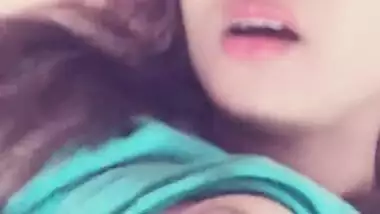 Married Indian girl with sexy face acts as XXX model while hubby isn't home