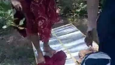 Punjabi sex video of a big boobs house wife enjoying an outdoor sex