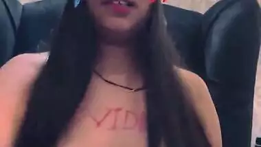 Sexy Bhabhi Shows Her Boobs