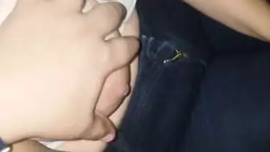 Pumping boobs of Pakistani Bhabhi inside car