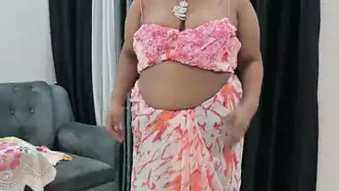 Indian bhabhi hot boobs