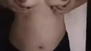 Desi wife showing boobs on cam