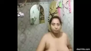 Desi Milf Bathing And Washing Boobs Pussy