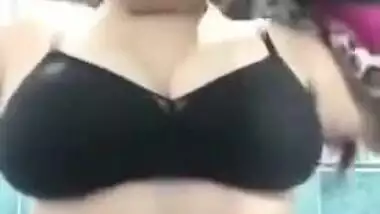 Super Hot Girl Showing Big Boobs