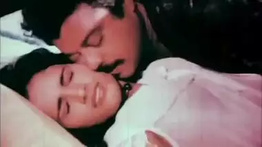 Telugu Hot Actress Hema aunty Romance in night dress earlydays