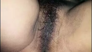 BOUDI FINGERING HAIRY PUSSY