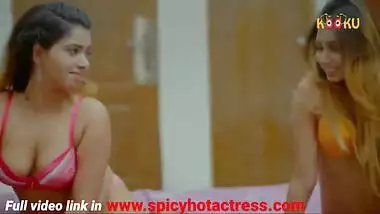 Indian beautiful housewife and college girl lesbian