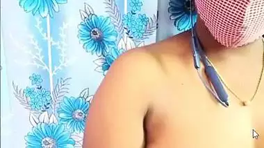 Stripchat Tamil girl Aarthi naked boobs showing