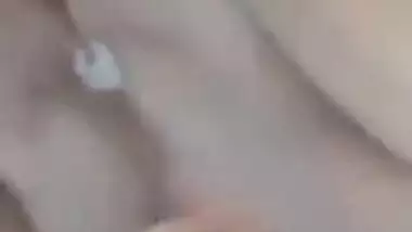 Today Exclusive- Sexy Desi Girl Shows Fingering On Vc