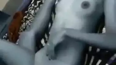 Skinny Desi girl lets boyfriend make MMS video during XXX coupling