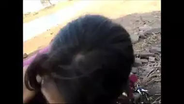 Local Tamil slut gives blowjob in the outdoor