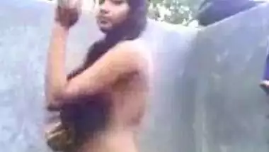 Desi girl bathing video, bangladeshi sex, indian sex videos, village girl bathing,