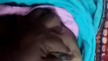 Milking Indian aunty while fucking