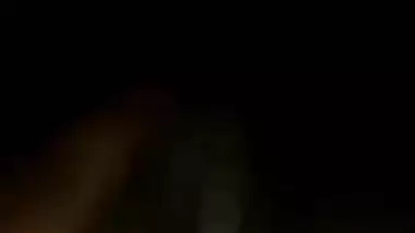 Desi hussy puts camera really close while masturbating pussy in show