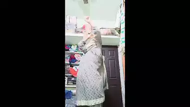 Unsatisfied mallu chechi viral nude videos and shower bath
