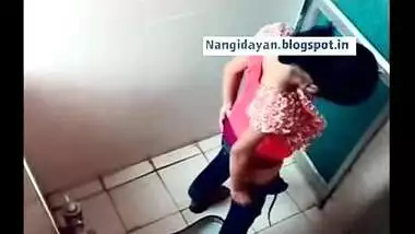 Mumbai Girls get recorded while peeing