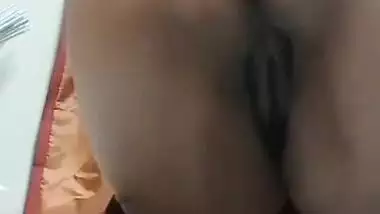 Mature Big Ass Fingering Horny Woman