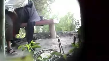 Hidden cam porn! As outdoors of an Desi52 amateur couple she in hijab