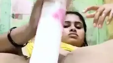Desi Sexy Babe fingering in her pussy