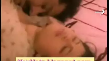 Mallu male undressed aunty exposing thunder thighs panty in reshma mov