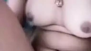 Tiny Desi girl shows on cam her bald XXX pussy is in need of sex