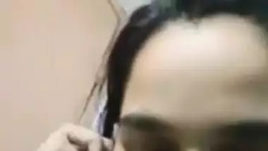 Today Exclusive -cute Desi Girl Shows Her Boobs On Vc