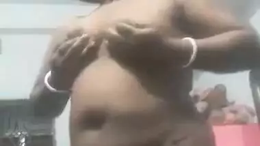 Unsatisfied desi fingering wife naked for lover