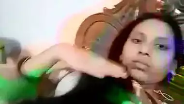 Unsatisfied Bhabi Showing And Fingering