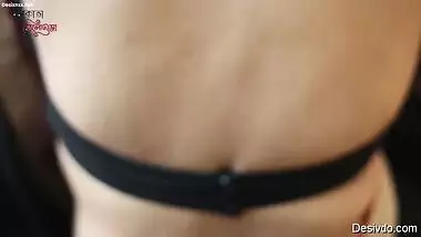 Super hot Bengali Bhabhi Jui Lahiri in her Hot saree