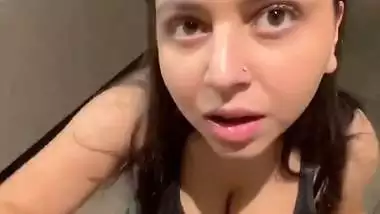 Celebrity hairdresser sucks actor’s dick in blowjob MMS