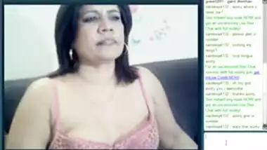 Indian aunty masturbating on cam