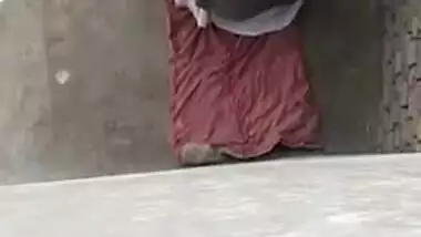 Caught outdoor sex man takes advantage of the Desi wife who wants XXX game