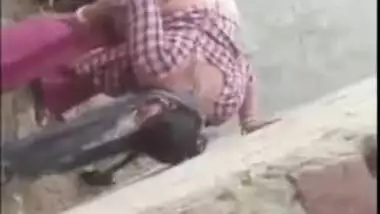 Desi aunty fucking in the outdoor - her got caught and made mms porn