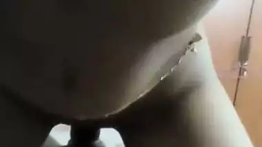 Hot sex MMS of a lady sucking a cock before riding it