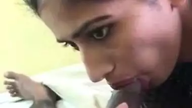 Horny Desi college girl’s hot dick sucking video