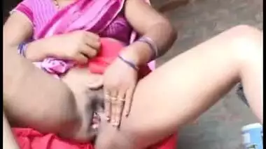 Desi Village Bhabhi Showing Her Vagina