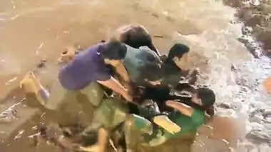 Sexy cleavage of Tamil TV actresses in a reality show