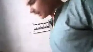 Sex MMS Of Young Desi Chick