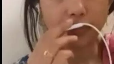Pakis Girl Showing Her Boobs on Video Call