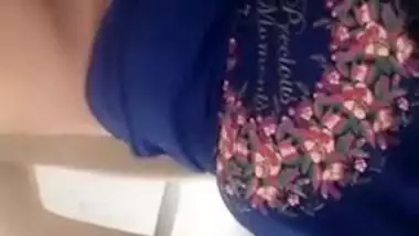 Desi housewife spends time by shoving XXX toy into her greedy twat