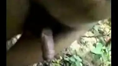 Slim teen girl enjoys outdoor sex with her bf