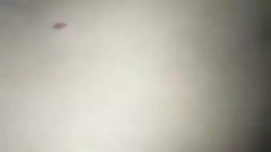 Desi wife fingering and rubbing her juicy pussy