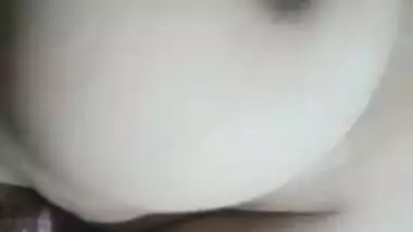 Beautiful Bigboob Paki Wife Showing 3 Clips Merged into 2 File