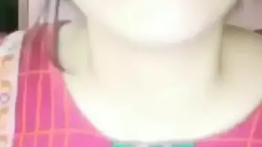 Beautiful Paki Girl Showing