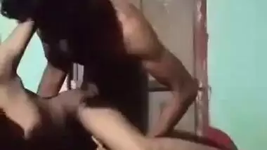 Indian lovers sex in standing style viral MMS