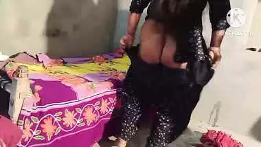 Young guy pounds on his sikh aunty’s cunt in Punjabi sex