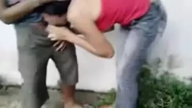 Putita brasilena blowjobs cabron in the streets