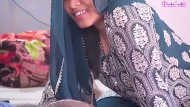 Dick Flash to Indian Bhabhi's step Sister, she Suck The Dick like Pro and take Cum in mouth.